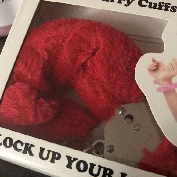 Red Furry cuffs - Picture 4 of 4